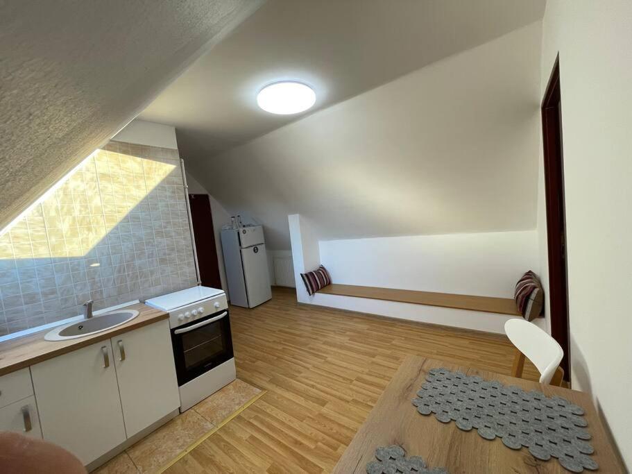 Easy Living Apartments - Old Town Brasov Bagian luar foto