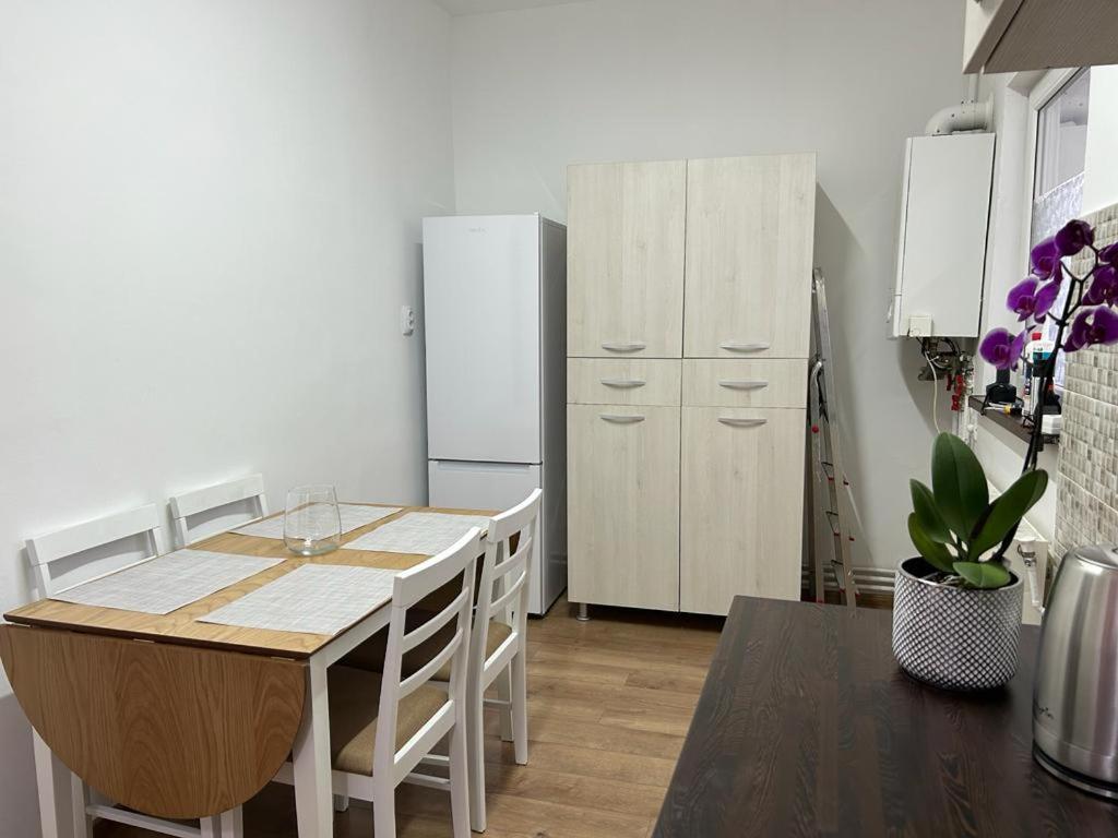 Easy Living Apartments - Old Town Brasov Bagian luar foto